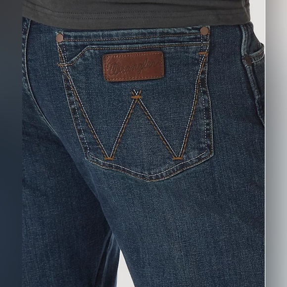 Wrangler Retro Men's Slim Straight Jeans, Size 38 x 32,
Like New! - Picture 2 of 13